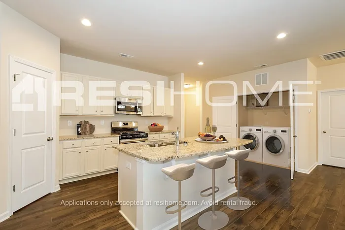 8716 Union Central Ct — Photo 3