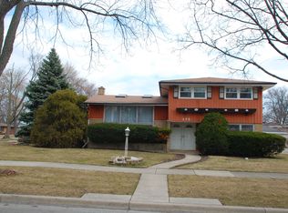 375 Wilkins Dr, Des Plaines, IL 60016