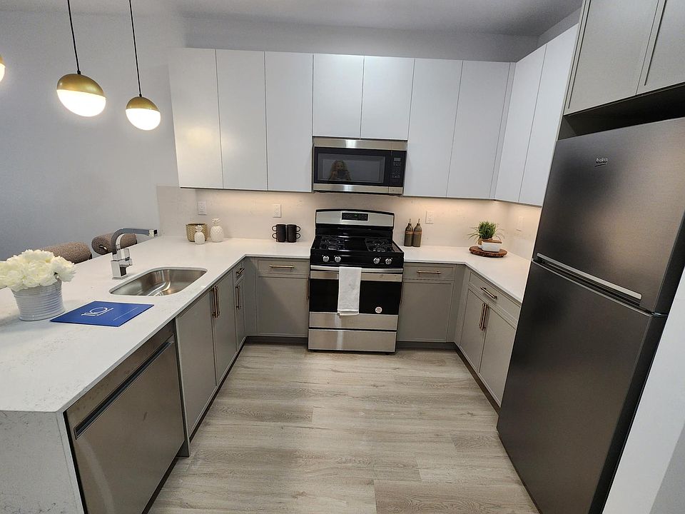 1st image of 19 Lackawanna Pl
