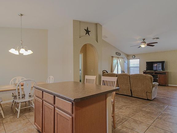 2nd image of 664 W Calle Franja Verde
