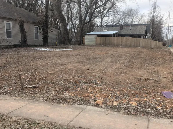 803 S Douglas Avenue, Springfield, MO 65806