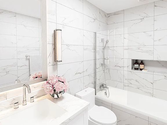 5th image of 201 W 74th St APT 14F