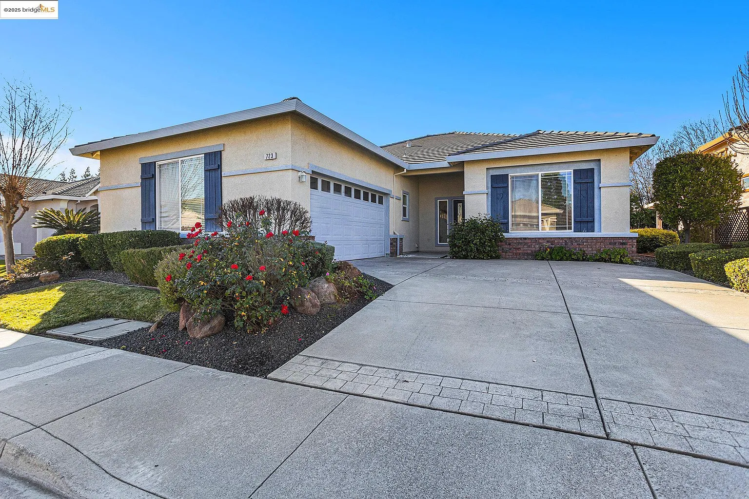 723 Stewart Way photo 1