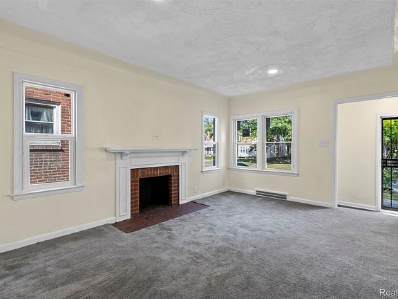 5th image of 13575 Rutherford St
