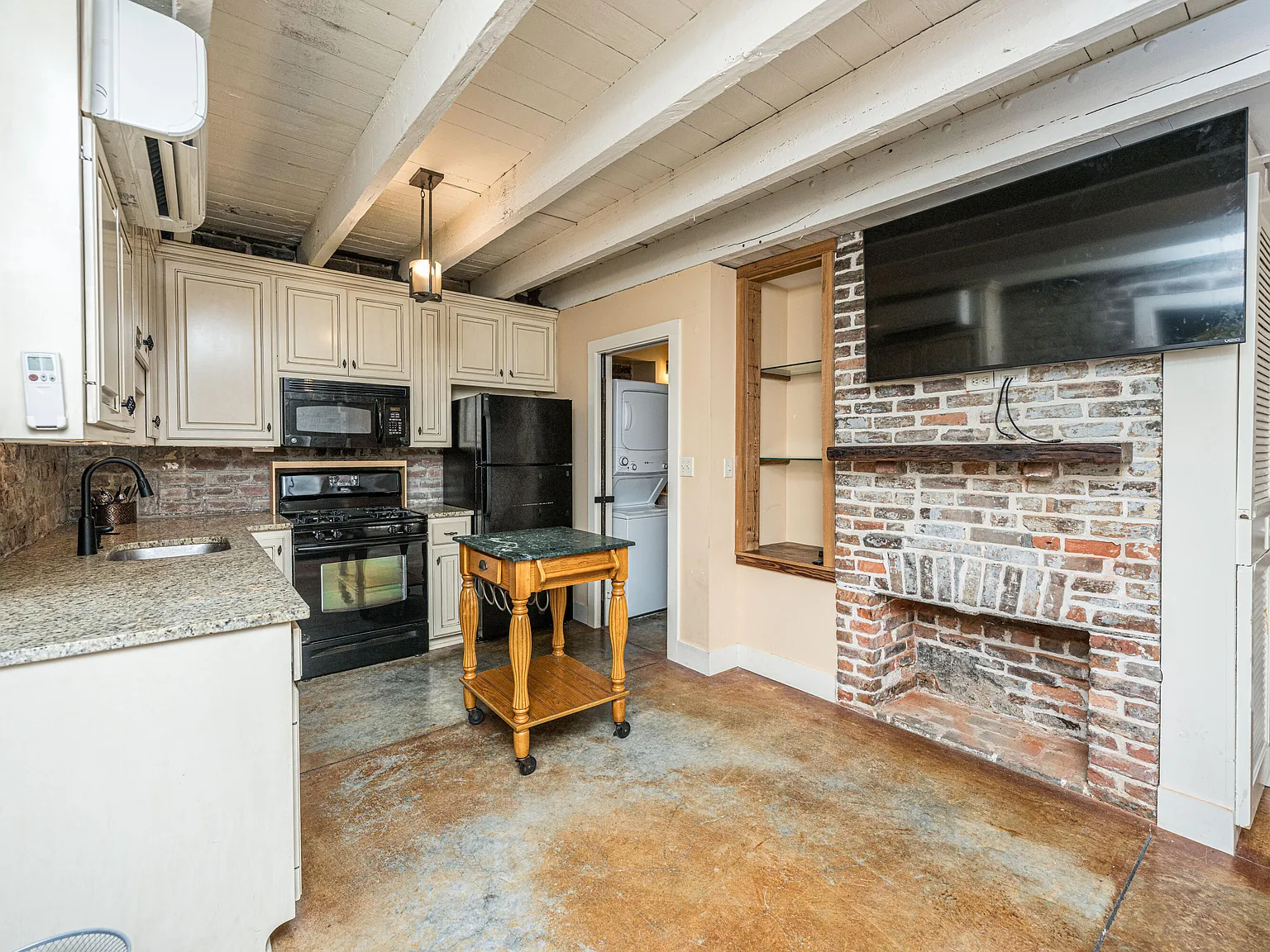 1 bed, 1.5 bath, 774 sqft, $3,000 — Photo 4