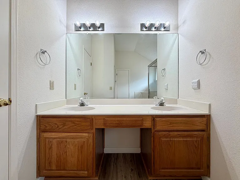 2200 Emmett Pkwy — Photo 16