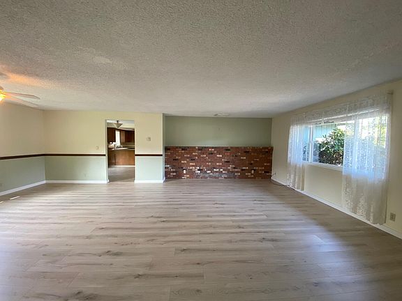 3rd image of 1755 Axtell Dr
