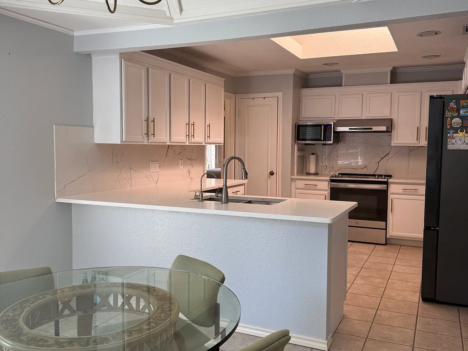 3 bed, 2.5 bath, 2336 sqft, $3,100 — Photo 3