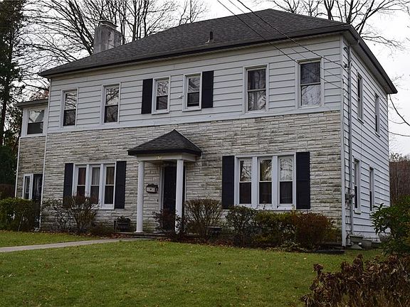 2nd image of 216 Magnolia Ave
