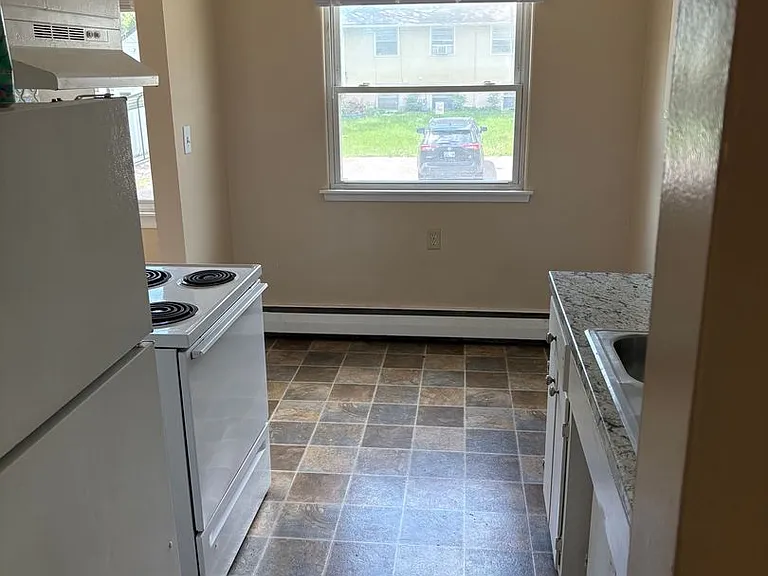 1015 York Ave — Photo 27