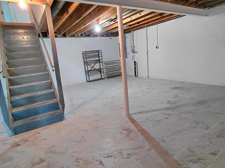 874 Hollyridge Dr — Photo 20