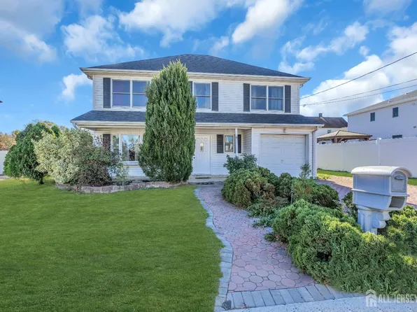 6 Seminole St, Sayreville, NJ 08872