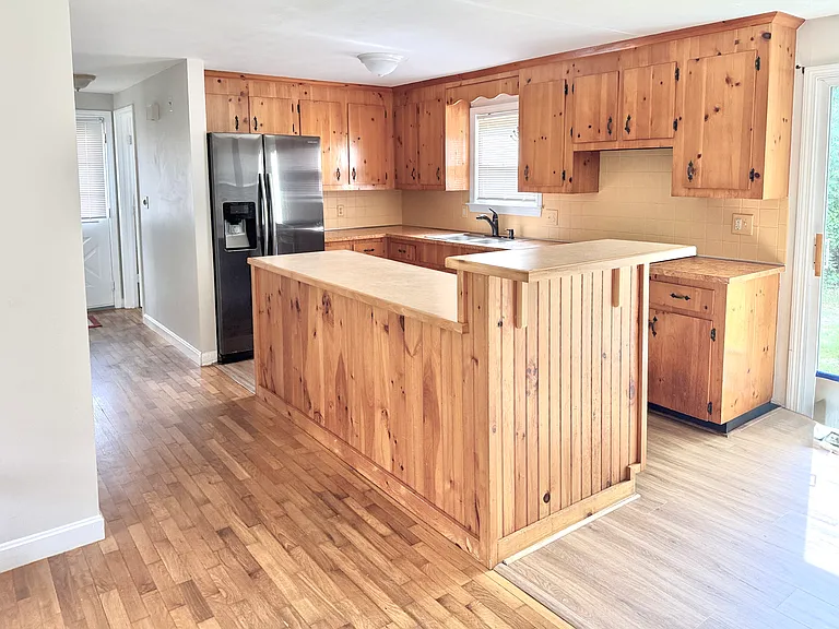 21 Bradford Ave — Photo 5