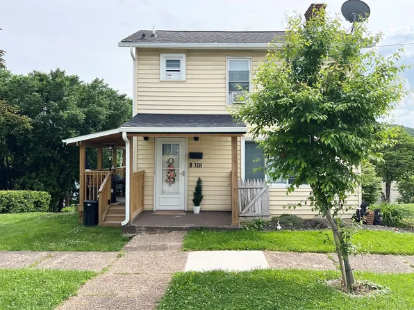318 Penn Ave, Leechburg, PA 15656
