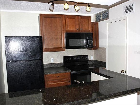 5th image of 420 Forestway 303 Cir