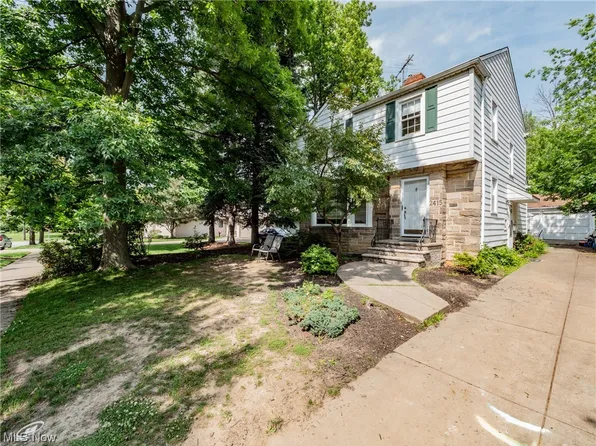 2415 Laurelhurst Rd, University Heights, OH 44118
