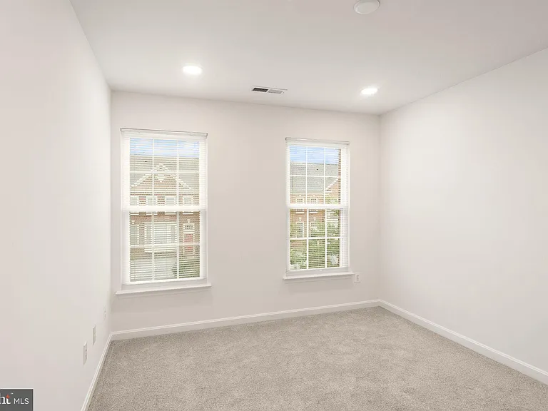 42685 Rolling Rock Sq — Photo 33