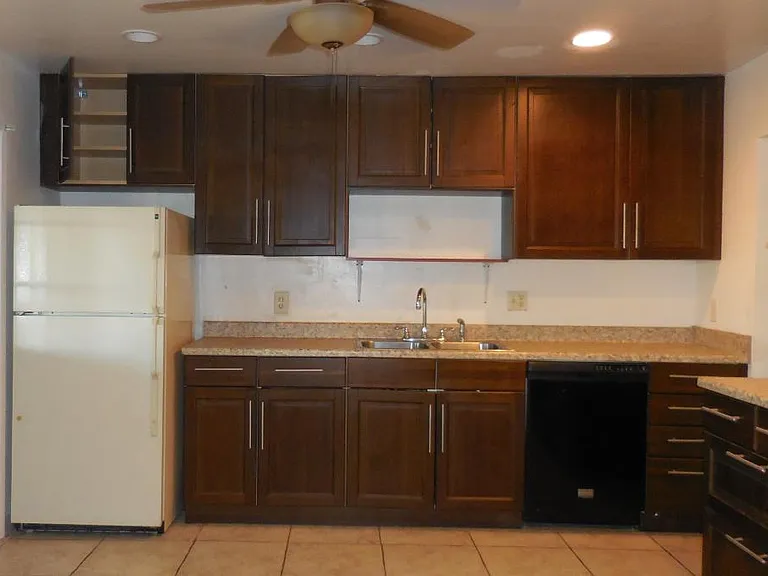 1806 S Hardy Dr — Photo 1