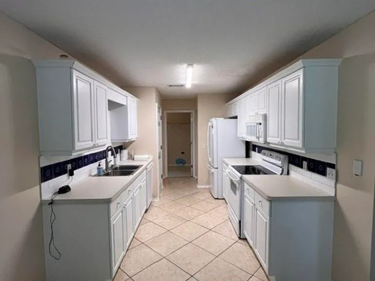 5563 Chantilly Cir — Photo 4