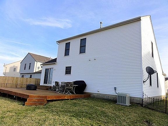 Backyard with large deck - no neighbors behind!