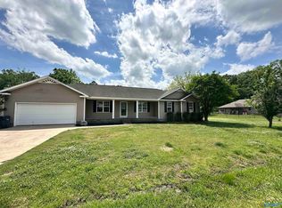 905 Vine St, Glencoe, AL 35905