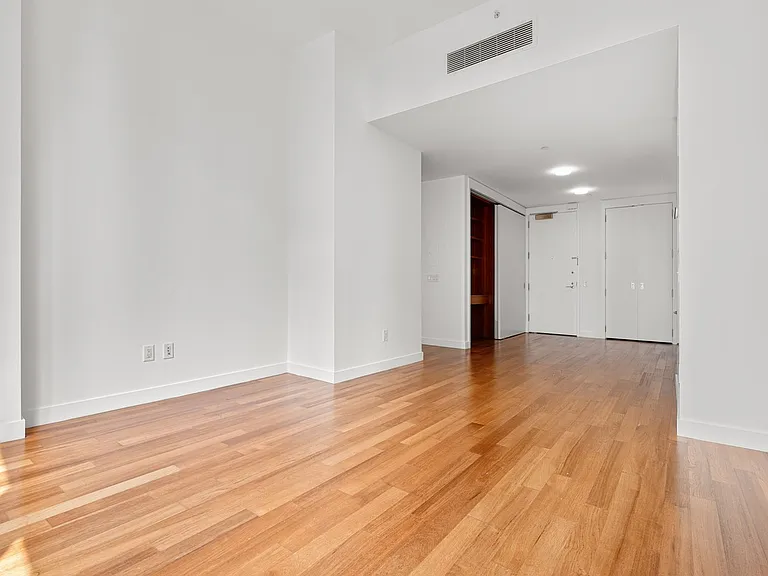 15 William St #28F — Photo 2