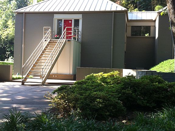 2nd image of 11 River Oaks Cir