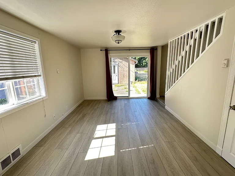 7819 203rd St SW — Photo 3