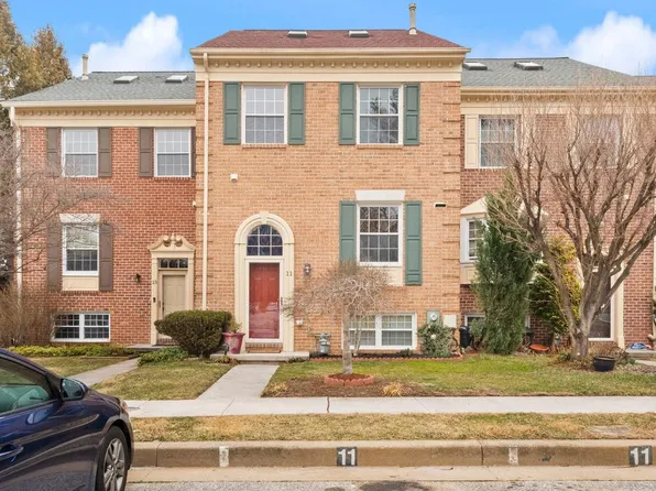 11 Valley Crossing Cir, Cockeysville, MD 21030