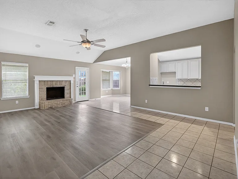 1105 Hidden Glade Dr — Photo 3
