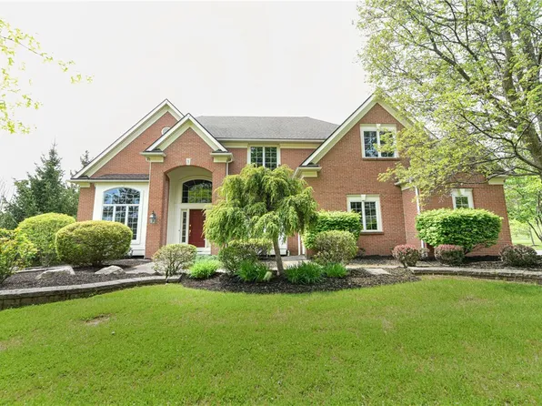 3 Sunberry Dr, Penfield, NY 14526