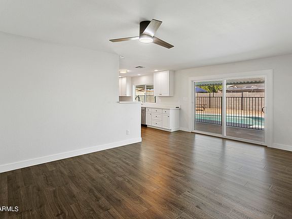3rd image of 2130 W EMELITA Avenue