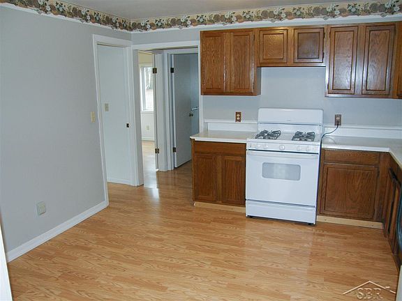 5th image of 207 E North St