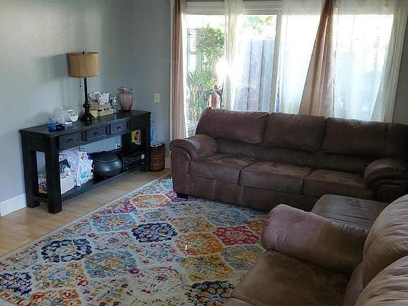 4th image of 2303 Warfield Way Unit A
