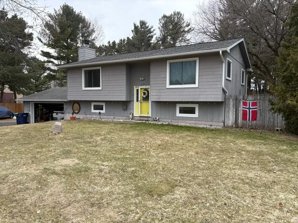 3134 Horseshoe Dr, Traverse City, MI 49684