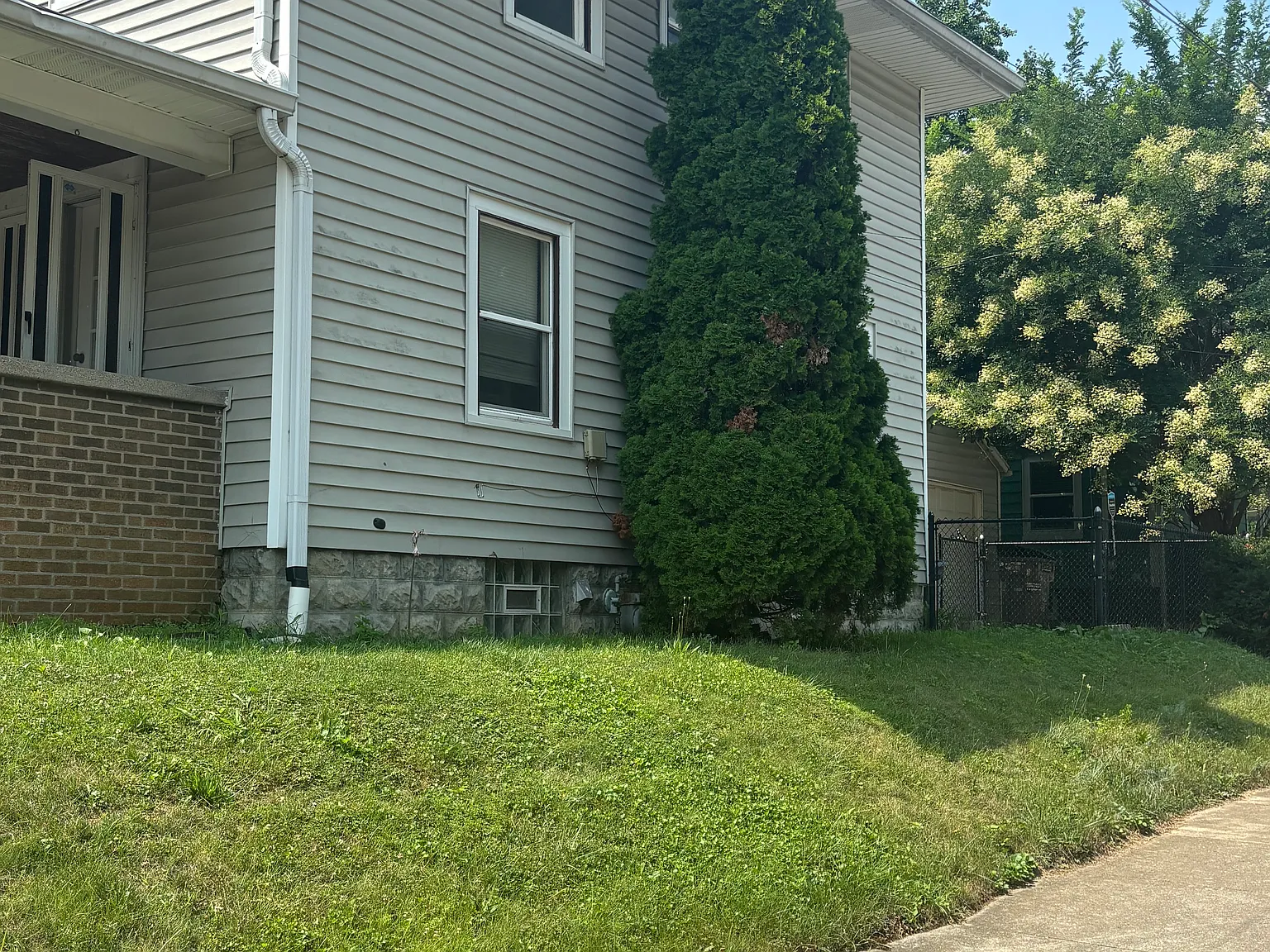 3 bed, 1.5 bath, 1848 sqft, $1,525 — Photo 3