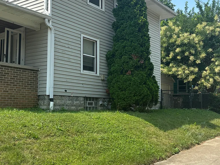1240 N Temple Ave — Photo 3