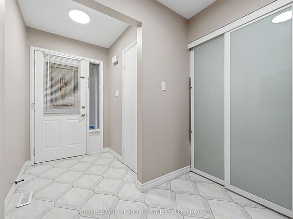 5th image of 3089 Plum Tree Cres