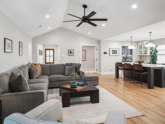 2nd image of 9553 Estate Ln