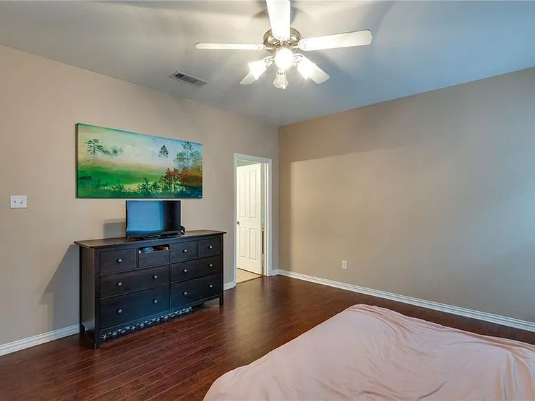 708 Creekside Dr — Photo 11