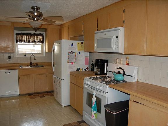 4th image of 285 Doris Dr