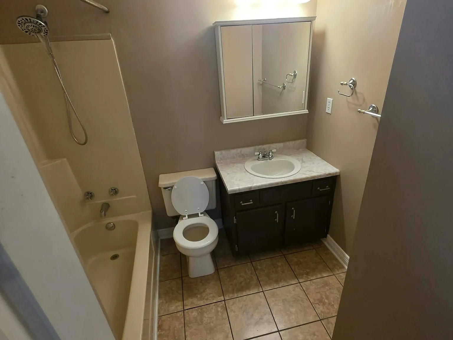 301 Reardon Boulevard — Photo 4