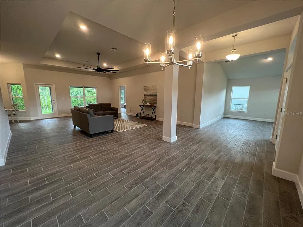 4 bed, 3.0 bath, 2218 sqft, $2,300 — Photo 3