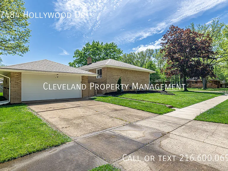 27484 Hollywood Dr — Photo 3