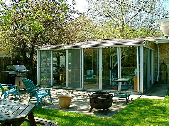 Enclosed sun porch