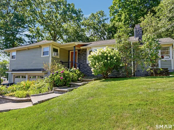 150 Suzanne Circle, Trumbull, CT 06611