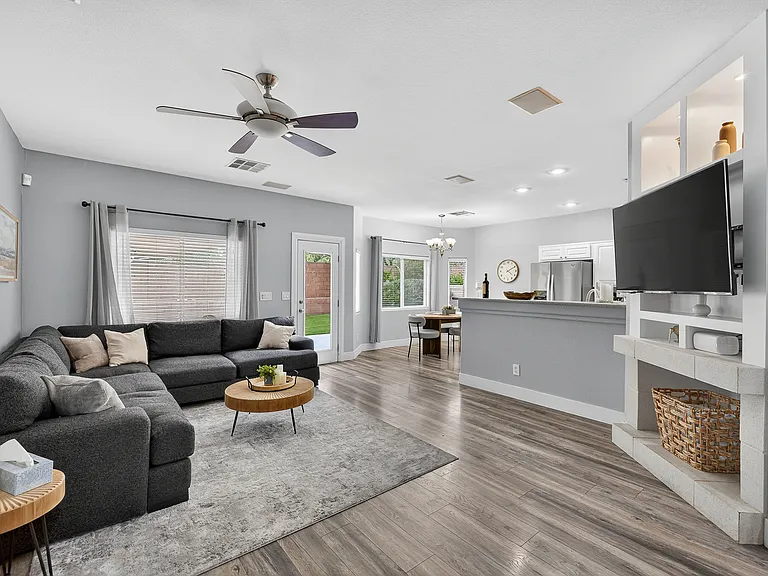 9157 Sunken Meadow Ave — Photo 1