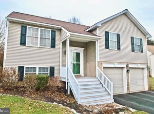 2660 Gora Rd N, York, PA 17404