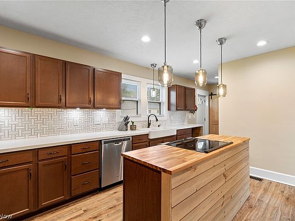 5th image of 419 19th St NW