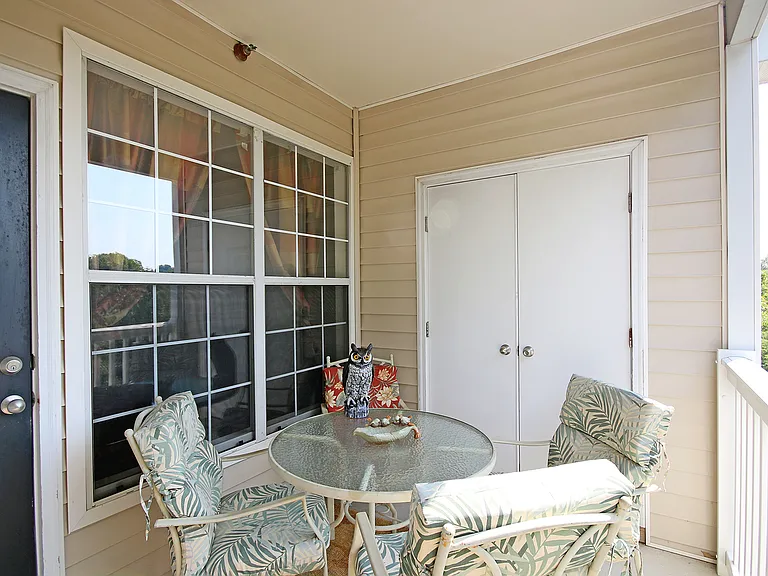 300 Riverbend Dr #4B — Photo 15